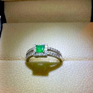 Size 7 Emerald Diamond ring